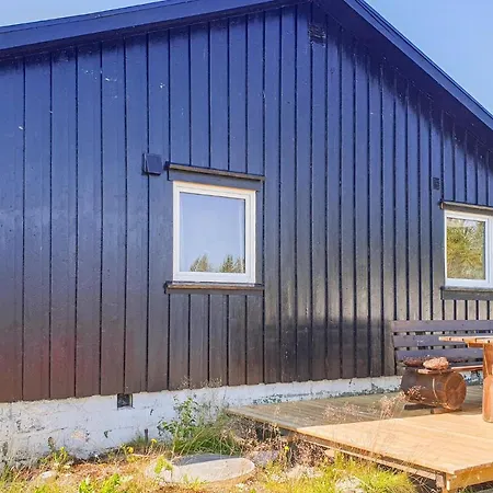3 Bedroom Awesome In Holiday home *